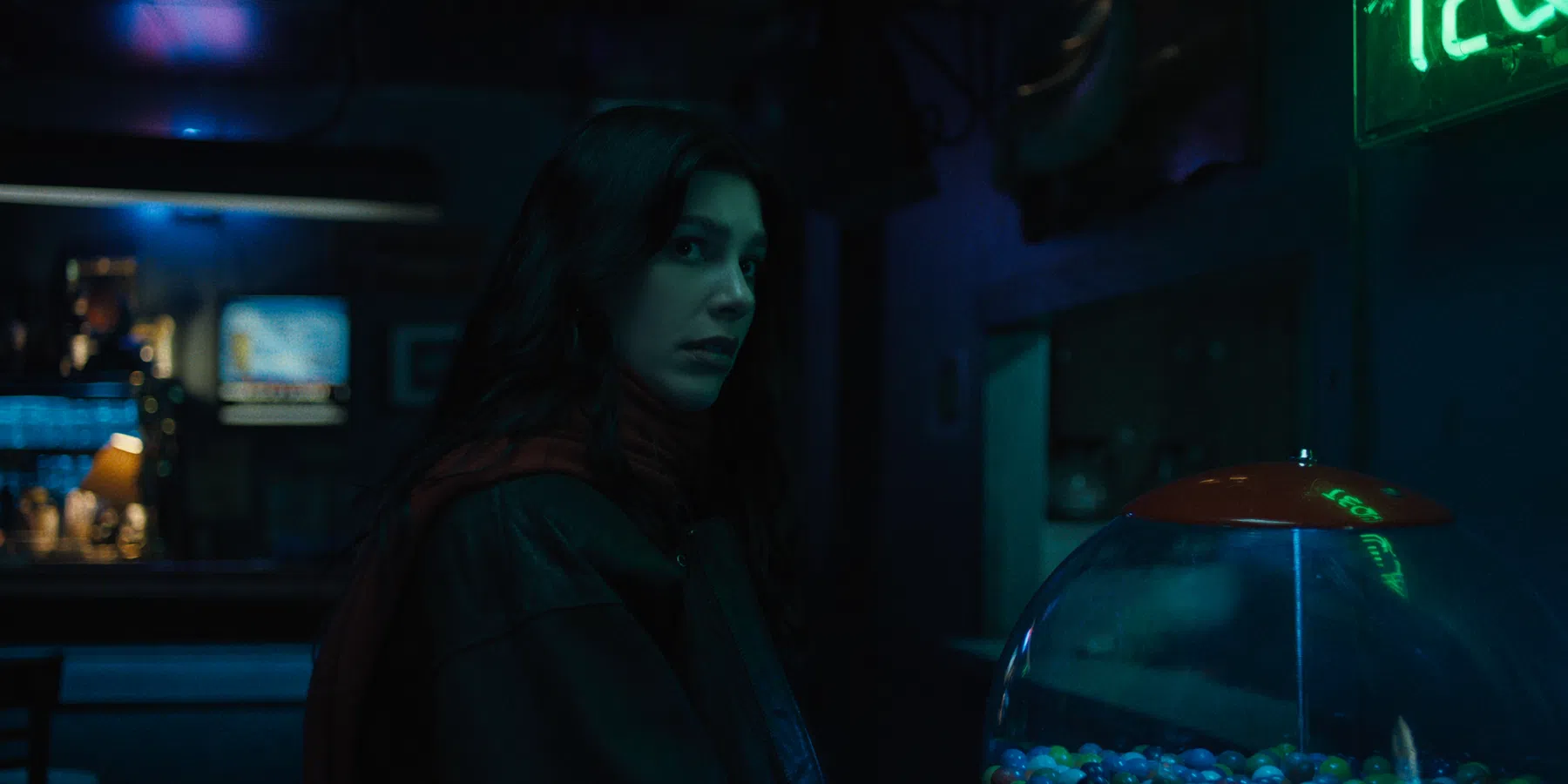 Something Very Bad is Going to Happen voelt constant paranoïde aan.